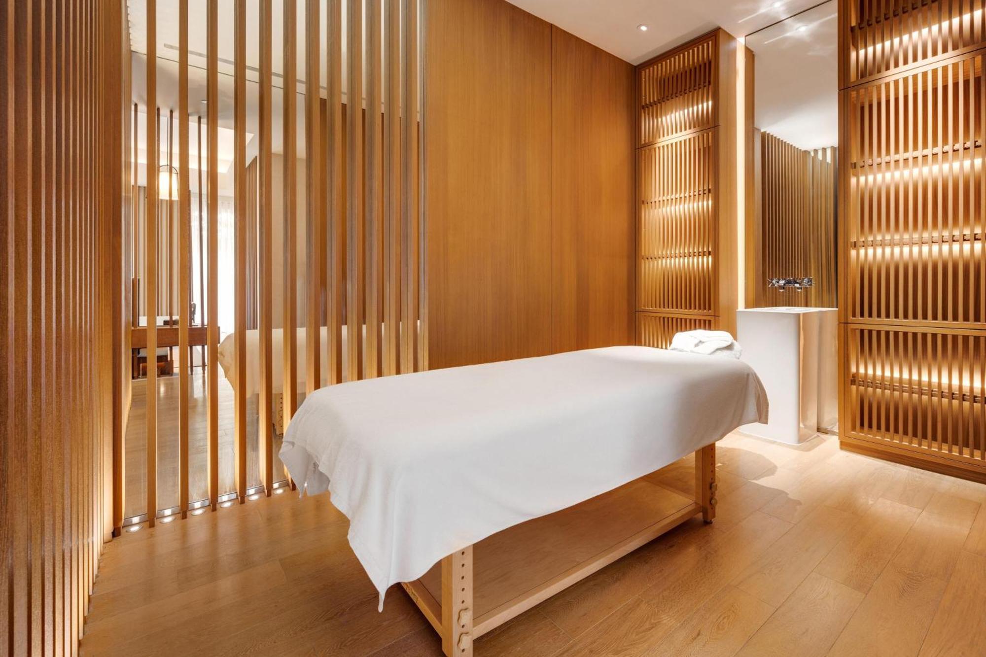 The Westin Tashee Resort, Taoyuan Даксі Екстер'єр фото A treatment room at The Spa at The Landmark, Hong Kong