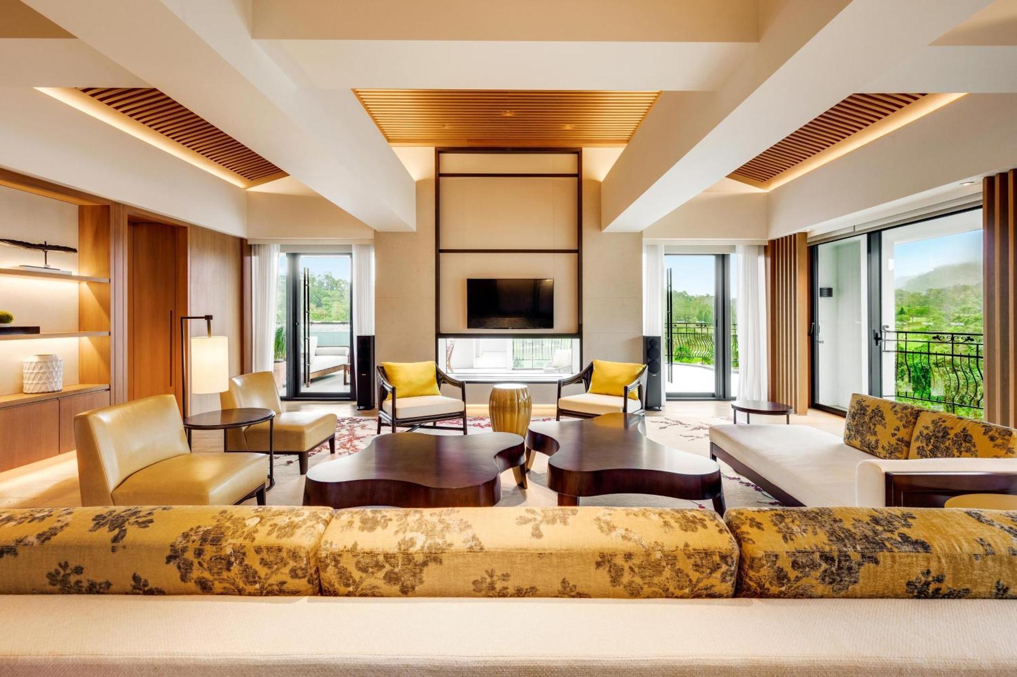 The Westin Tashee Resort, Taoyuan Даксі Екстер'єр фото The living room of a suite at the hotel